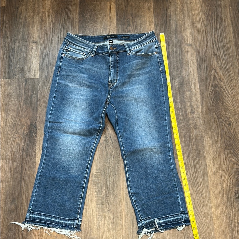 Judy Blue Cropped Ankle Jeans in Classic Blue